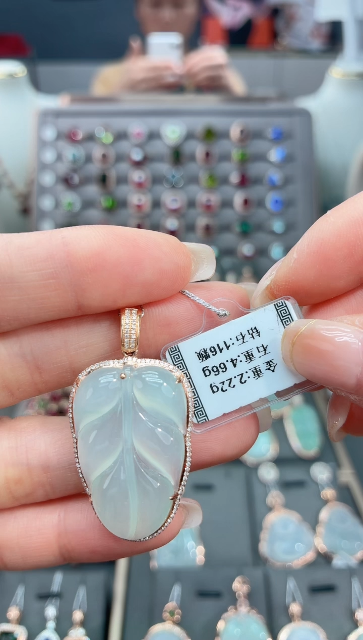 颈饰18K金镶嵌翡翠4.66   