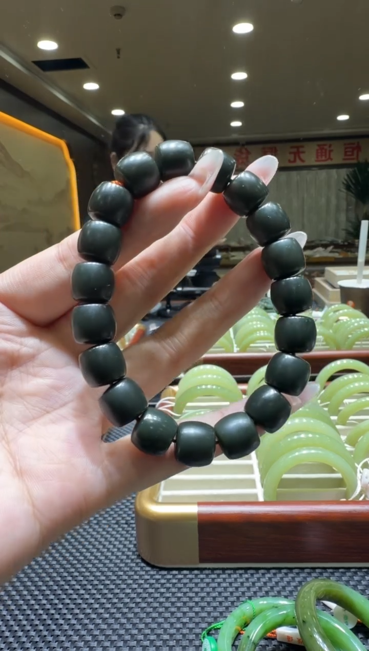 颈饰未镶嵌和田玉手串