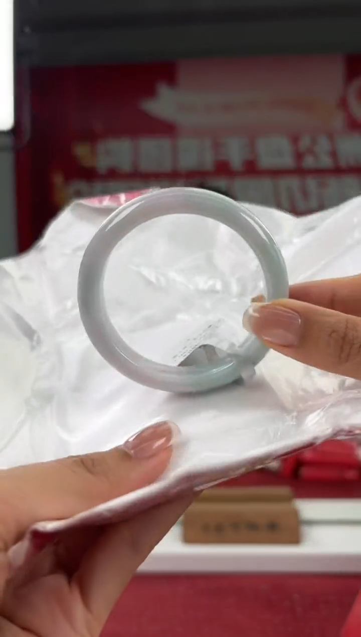 翡翠未镶嵌手镯（圆镯）18手镯