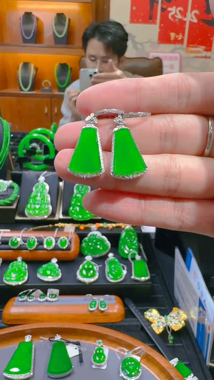 【闪购商品】翡翠耳饰18K金镶嵌天然A货翡翠