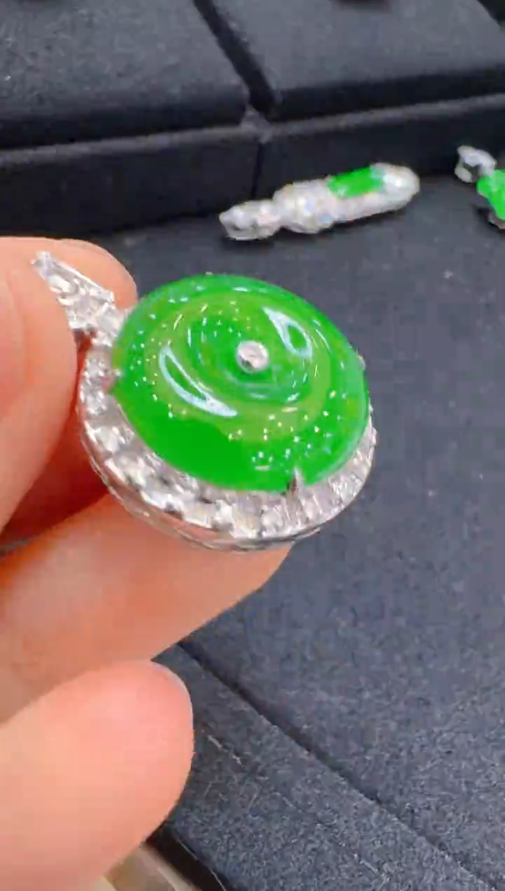 翡翠18K金镶嵌吊坠(不含链)多样性团购发一件