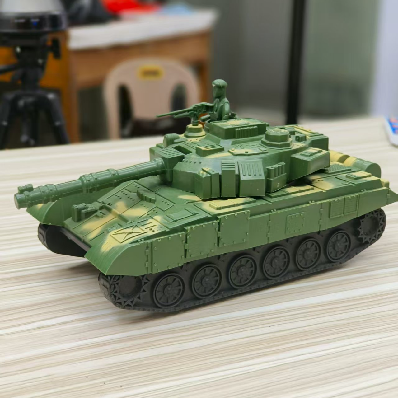 惯性坦克玩具适合1至5岁男孩