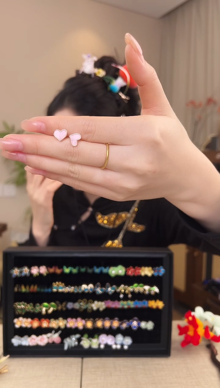 刺绣(****)粉色爱心耳钉