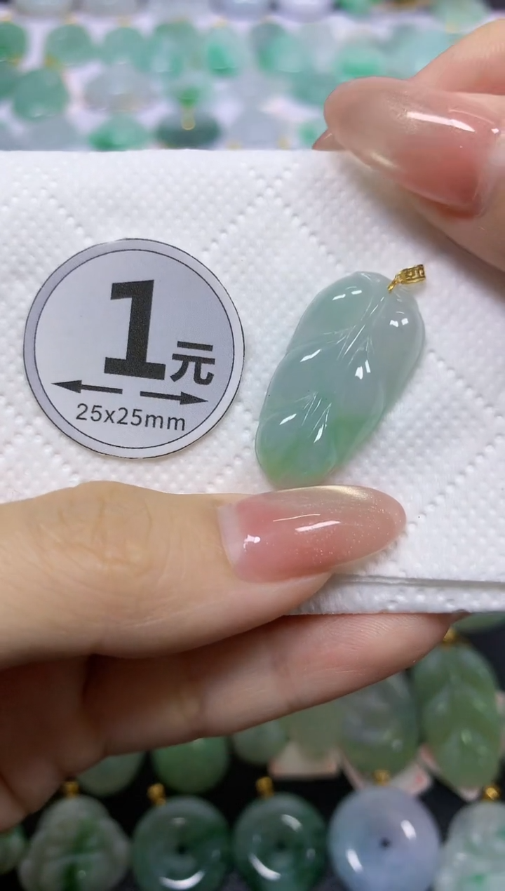 颈饰18K金镶嵌翡翠天然翡翠A货