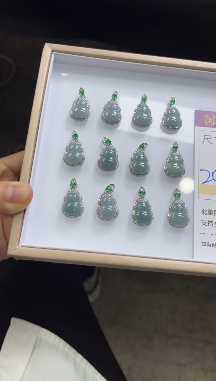 【闪购商品】翡翠颈饰未镶嵌M143小葫芦/多样性发一件/配绳子