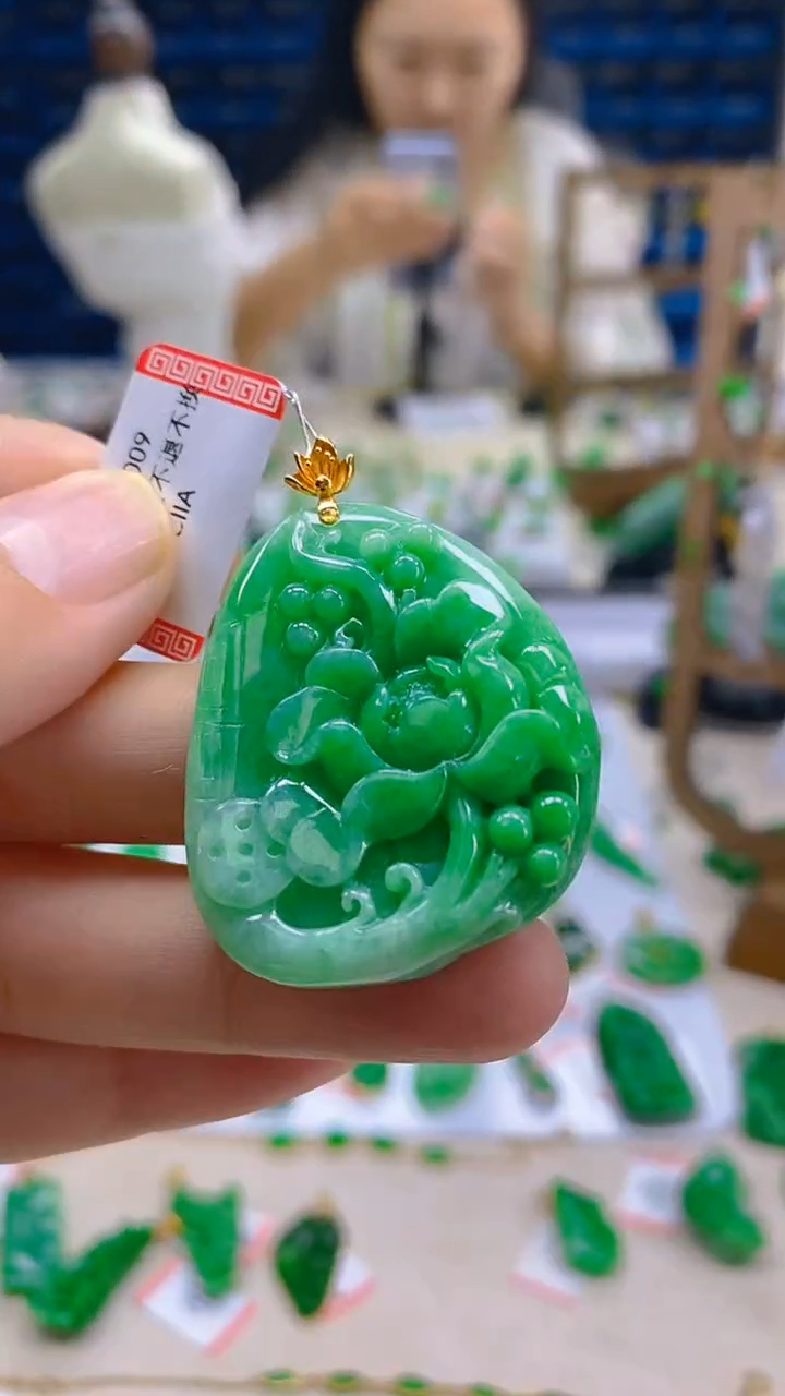 颈饰18K金镶嵌翡翠新号开播 全场乱卖