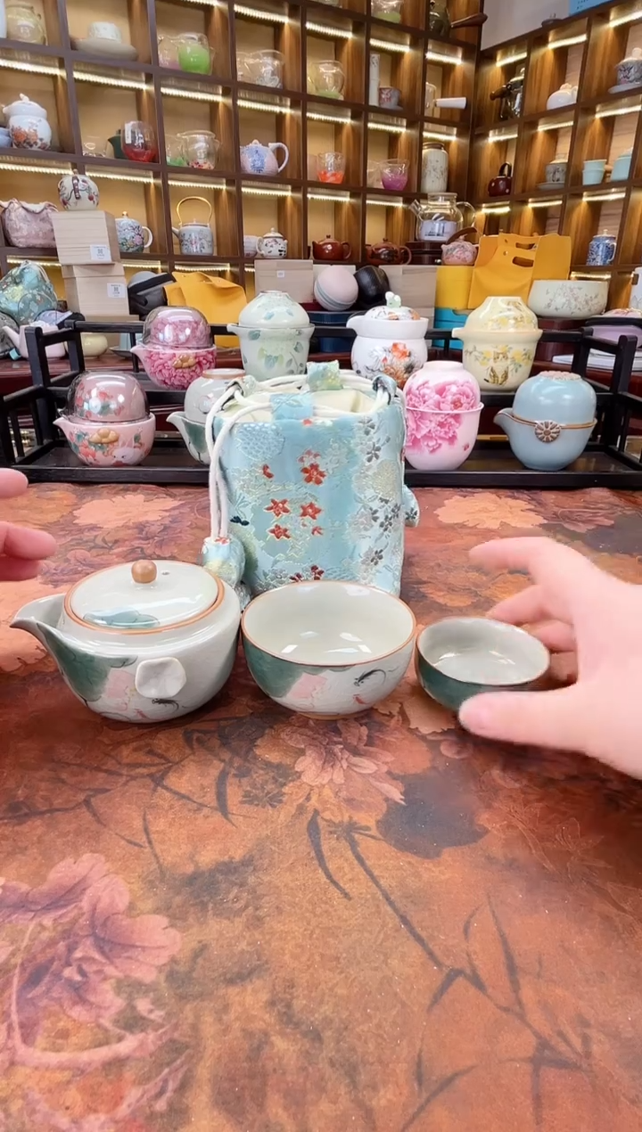 【闪购商品】哥窑荷鱼宝瓶旅行套装（带绿色刺绣包）