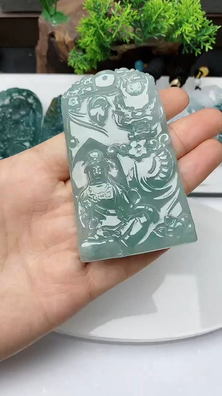 【闪购商品】翡翠颈饰未镶嵌         