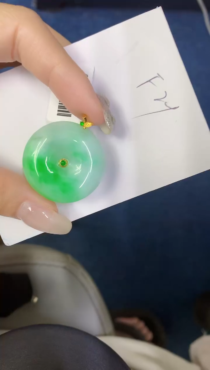 翡翠18K金镶嵌颈饰缅甸天然翡翠A货