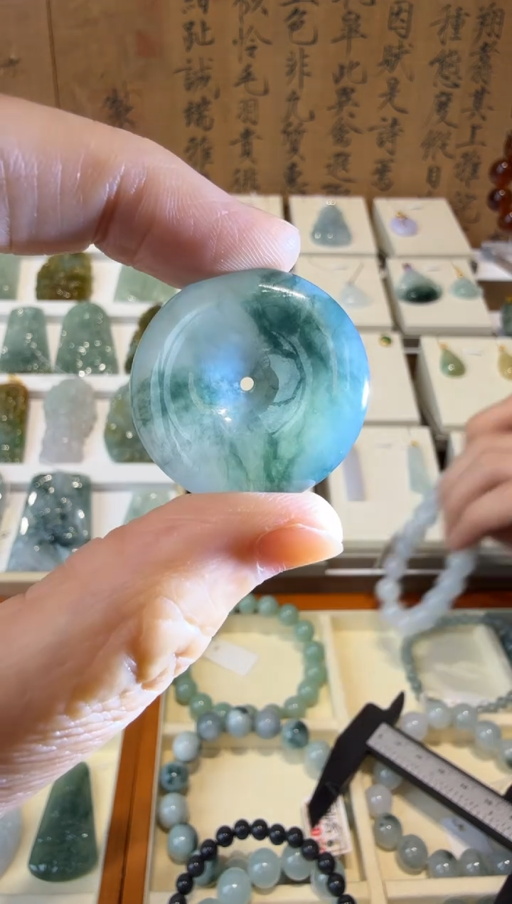 翡翠挂件未镶嵌A货翡翠多样性孤品