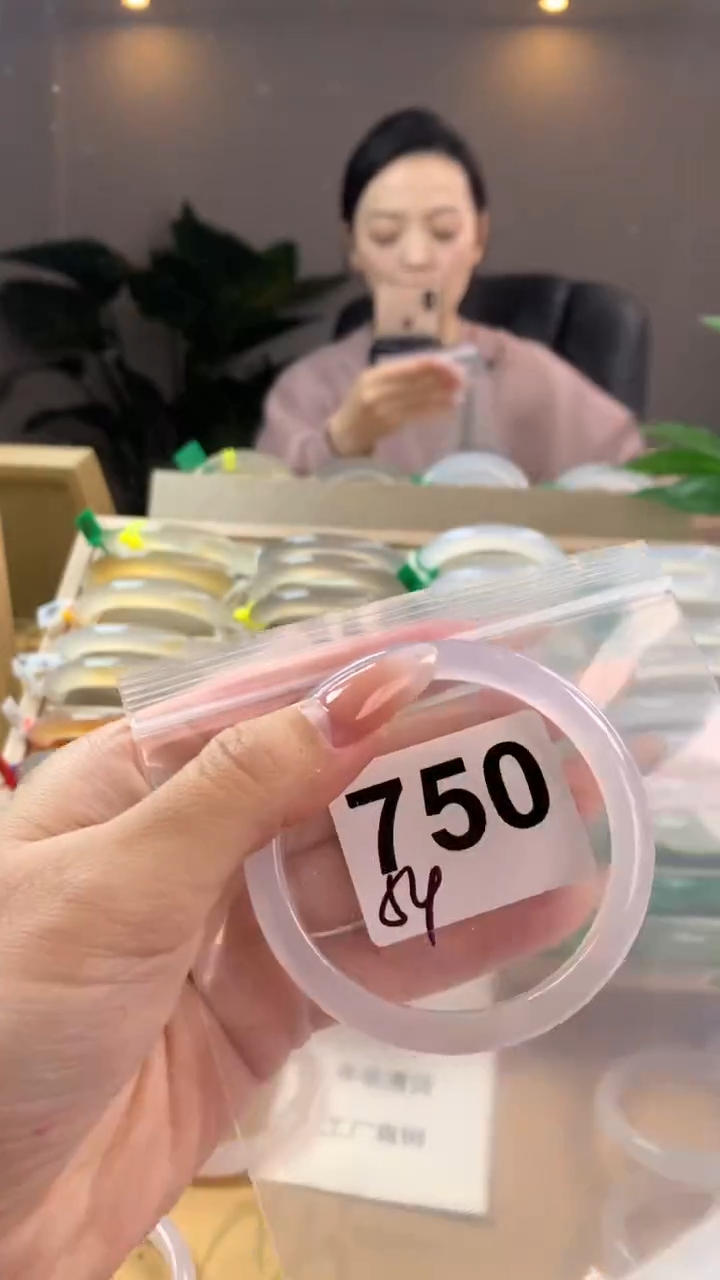 【闪购商品】玛瑙/玉髓手镯未镶嵌750