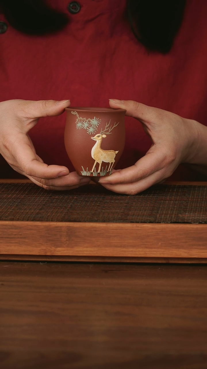 【闪购商品】紫砂茶壶泥绘主人杯 60cc