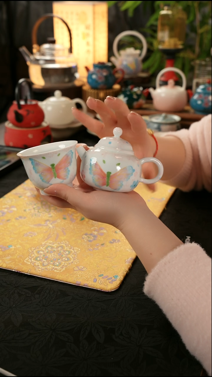 青云茶斋陶瓷茶具彩蝶 1壶+1杯