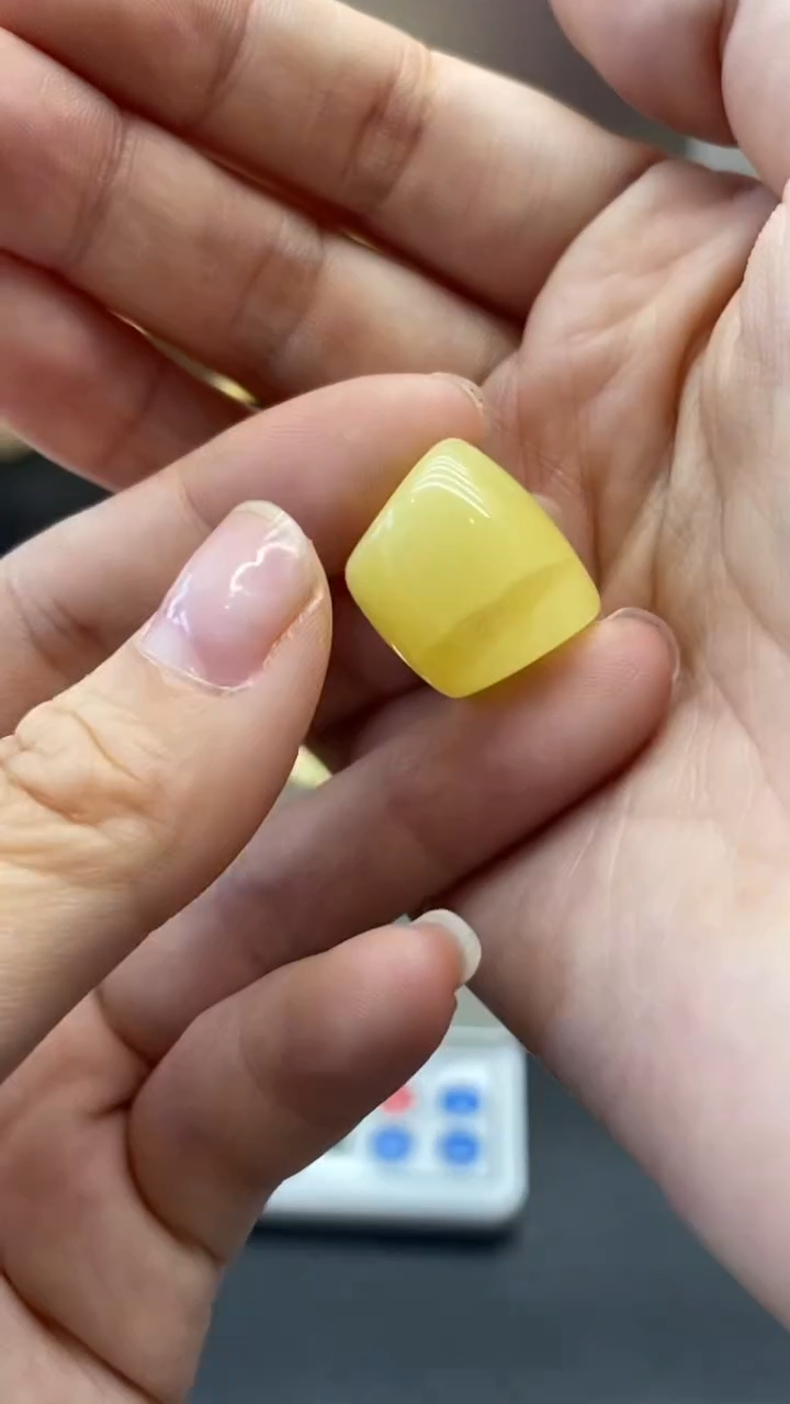 琥珀未镶嵌珠宝奇石2514