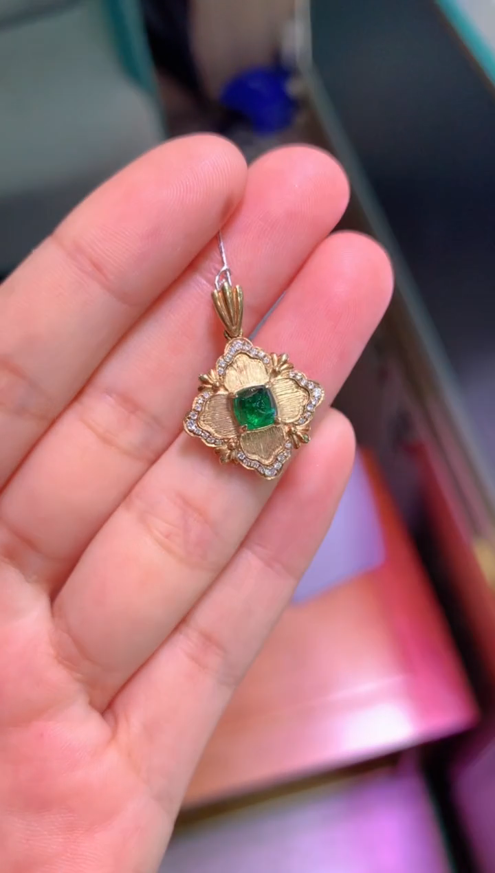 【闪购商品】祖母绿吊坠(不含链)18K金镶嵌0.7CT