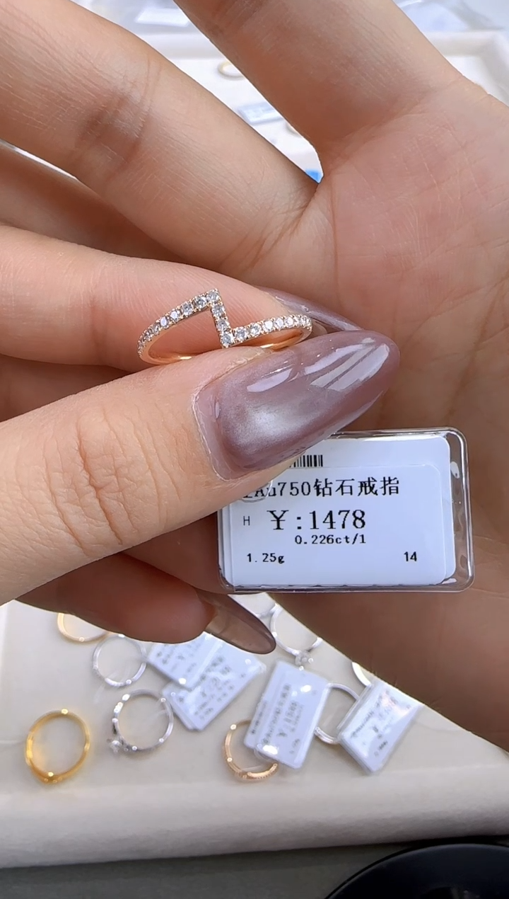 【闪购商品】钻石戒指/指环18K金镶嵌132800