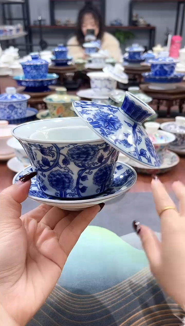 【闪购商品】320ml大号缠枝莲悬停盖碗