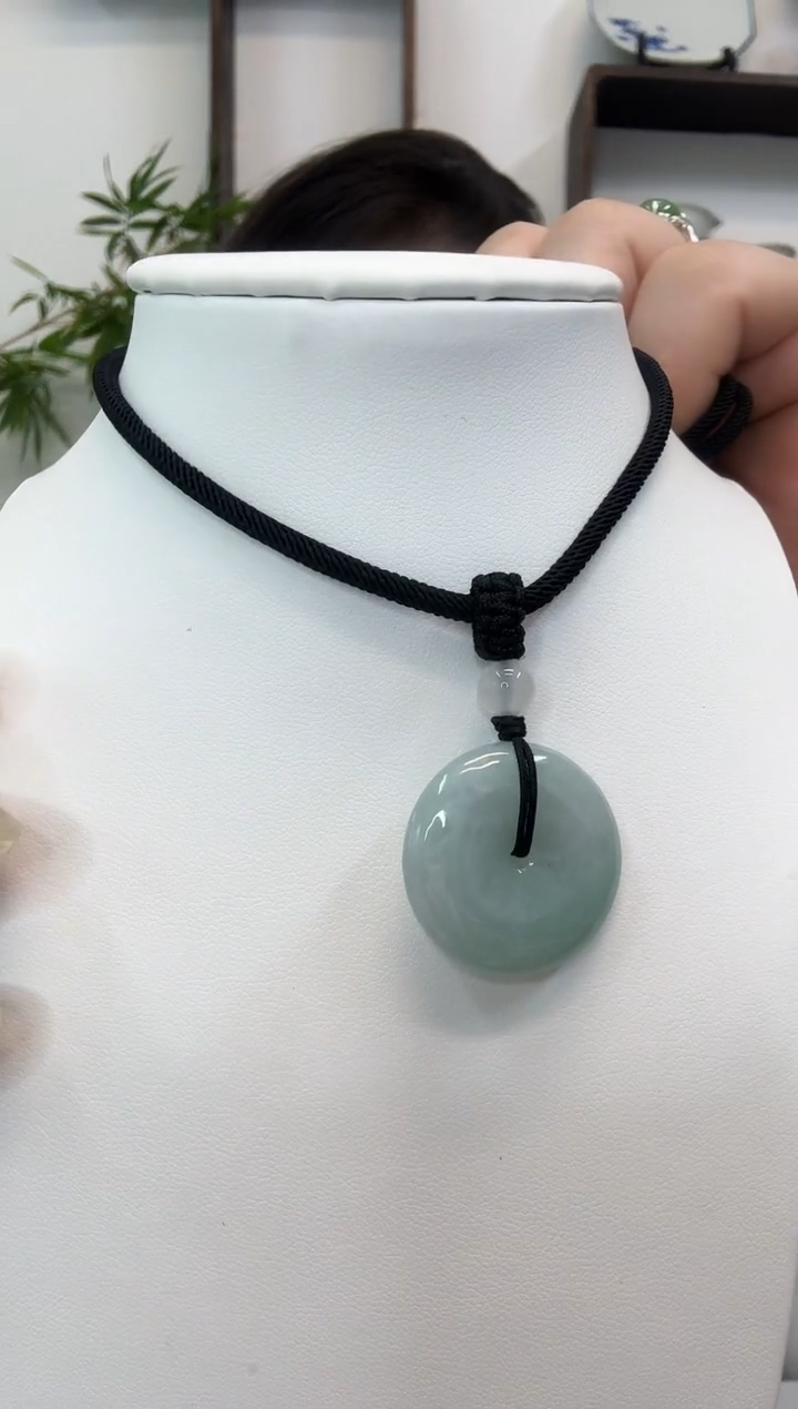 颈饰未镶嵌翡翠平安扣