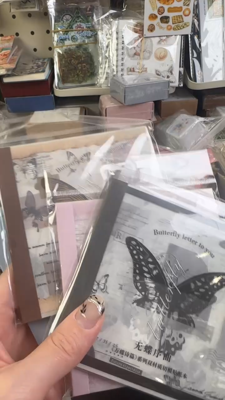 1-18 万蝶诗篇贴纸本 4本