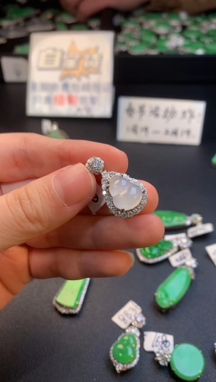 【闪购商品】翡翠颈饰银S925镶嵌翡翠