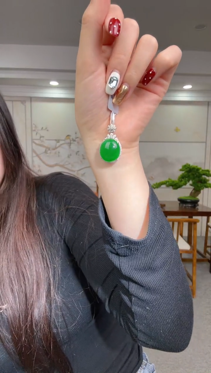 【闪购商品】翡翠颈饰未镶嵌蛋面