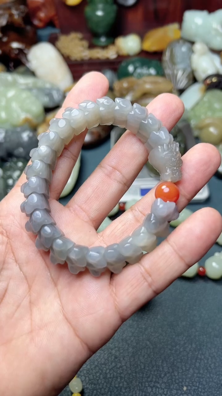 和田玉未镶嵌把件-