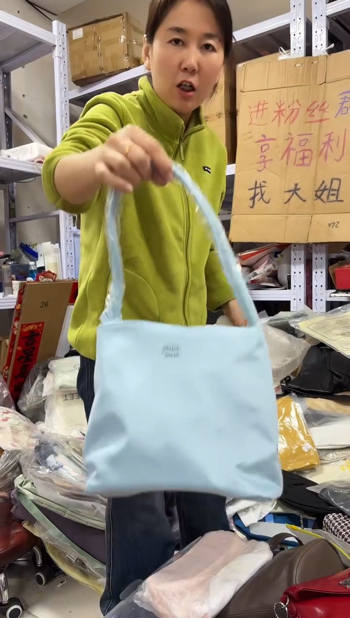 PVC点点小红心 没关注的关注一下主播