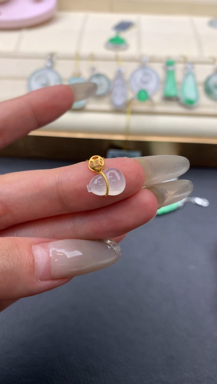 翡翠18K金镶嵌颈饰A481