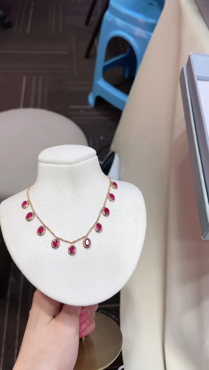 18K金镶嵌天然红宝石项链