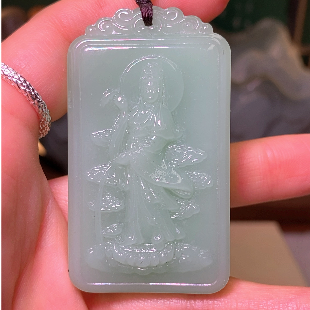 浅绿色锦鲤观音时尚百搭款精雕款双面的祥云锦鲤观音