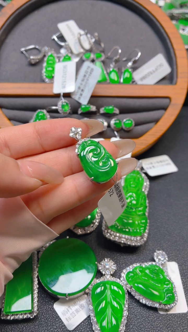 银S925镶嵌翡翠耳饰1