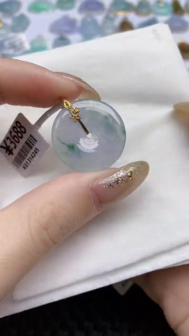 【闪购商品】翡翠颈饰18K金镶嵌天然翡翠A货