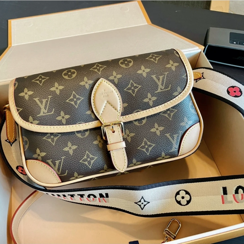 99新 LouisVuitton/路易威登 【小花念念】 法棍包 24 黑紫宽肩带包