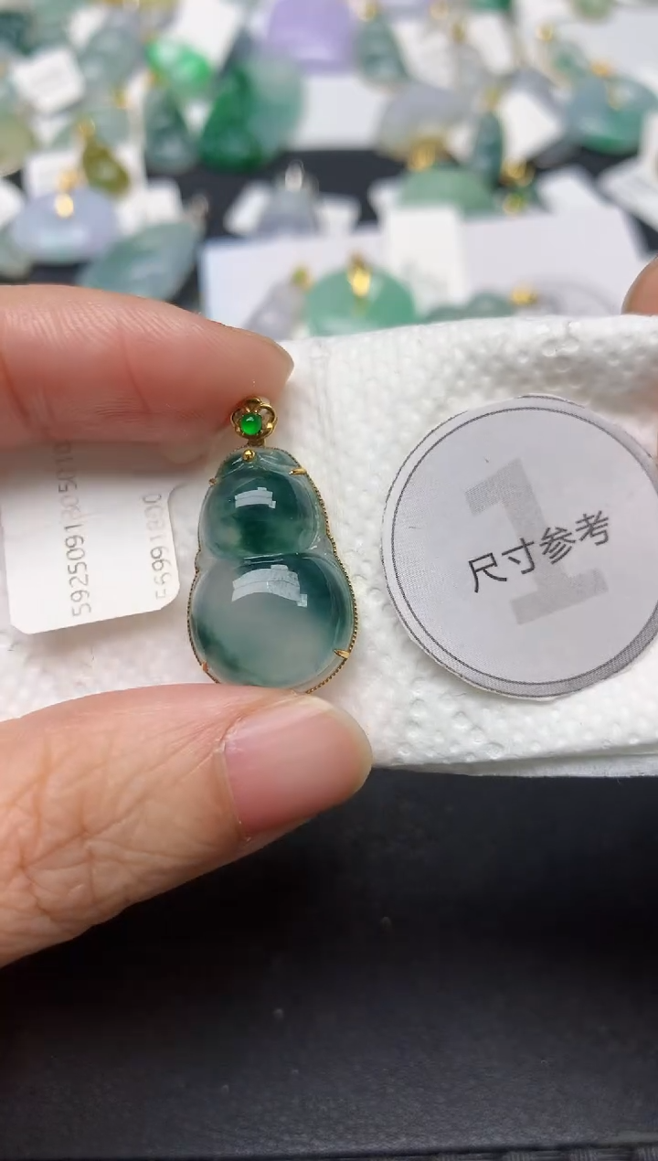 颈饰18K金镶嵌翡翠天然缅甸A货翡翠