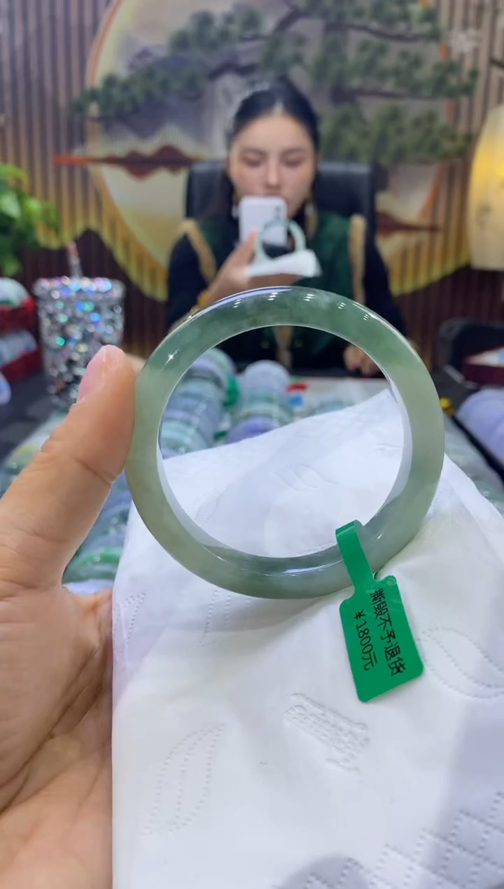 【闪购商品】翡翠手镯未镶嵌多人02484