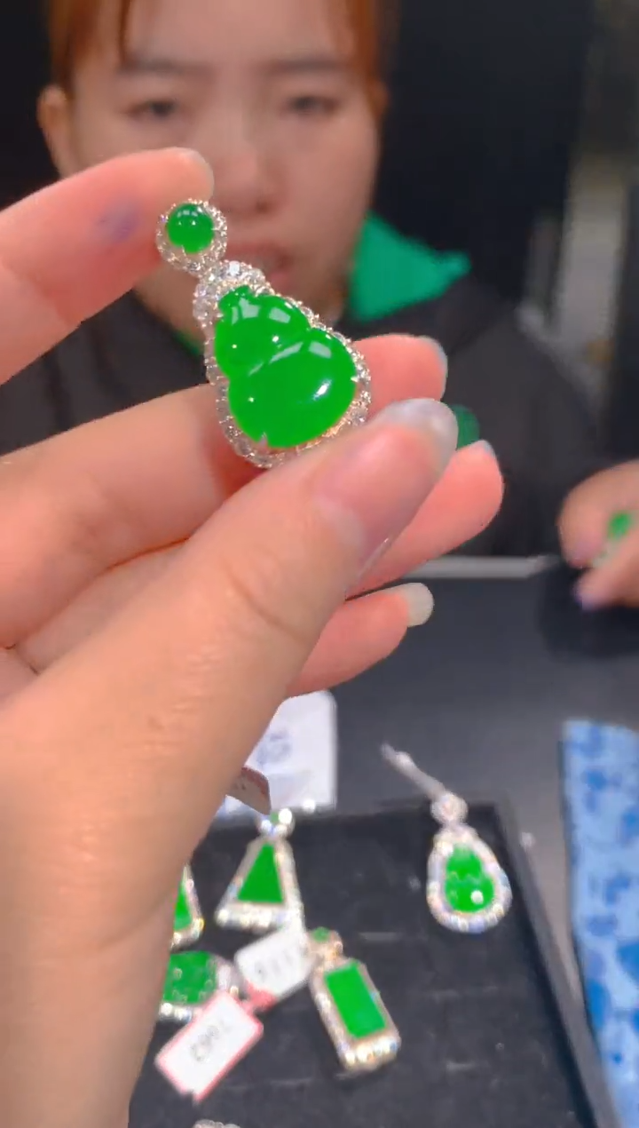 【闪购商品】定制翡翠未镶嵌87定制翡翠，多样性发货（发其一）