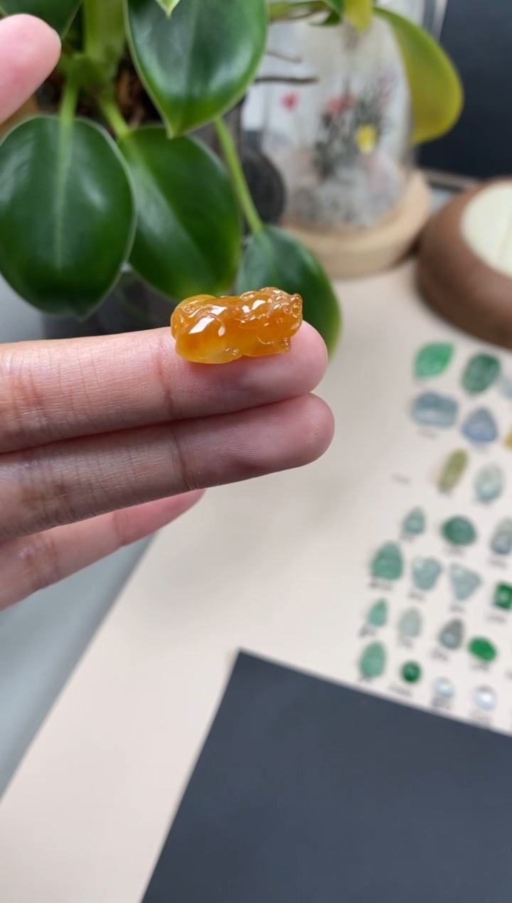 【闪购商品】翡翠颈饰未镶嵌翡翠冰黄裸石