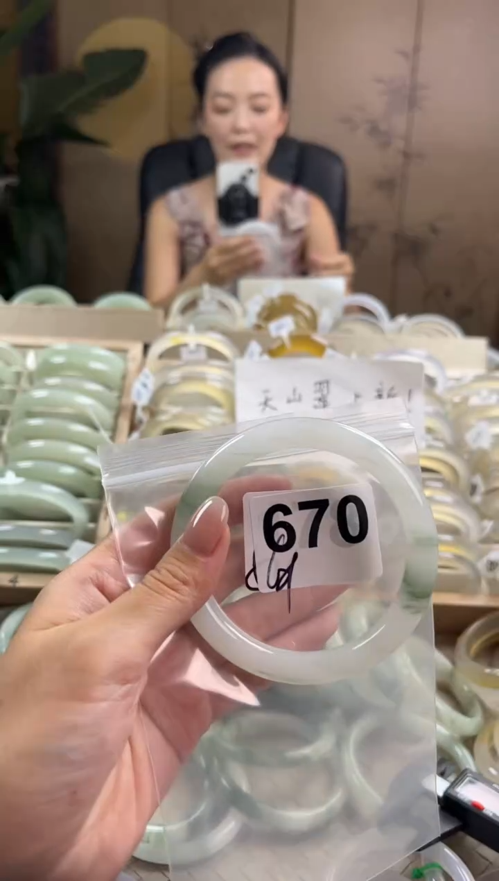 手镯玛瑙/玉髓未镶嵌天山翠默认微抠670