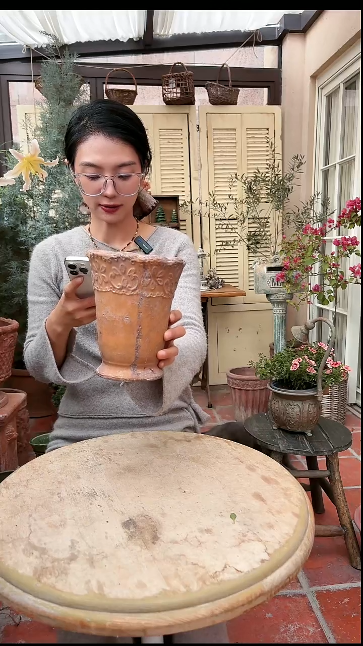 微瑕疵红陶花盆口径14高18编号002