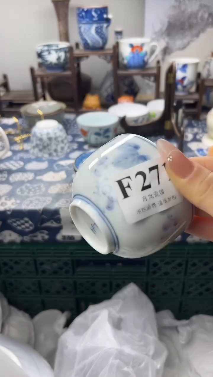瓷片小****?   F271