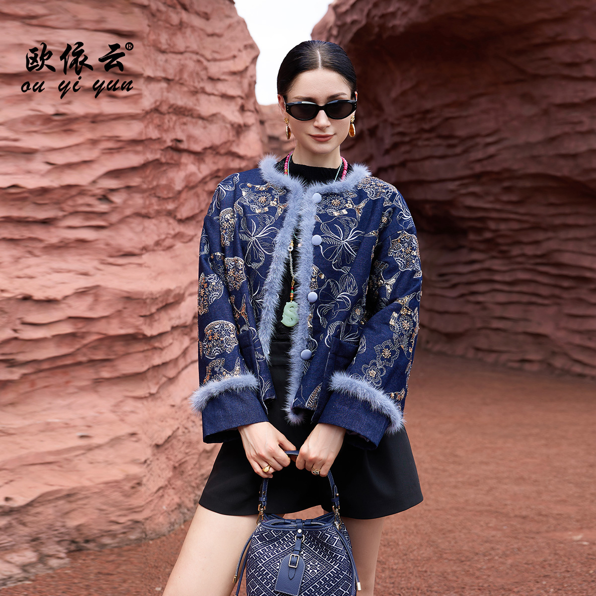 52311欧依云轻奢华丽刺绣棉衣短外套洋气中年妈妈秋冬女2025新款