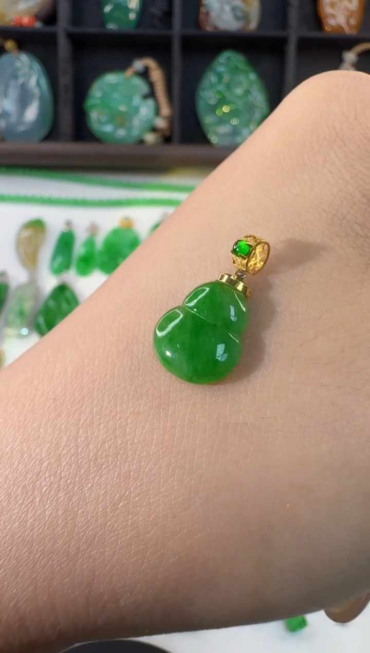 颈饰18K金镶嵌翡翠缅甸A货翡翠