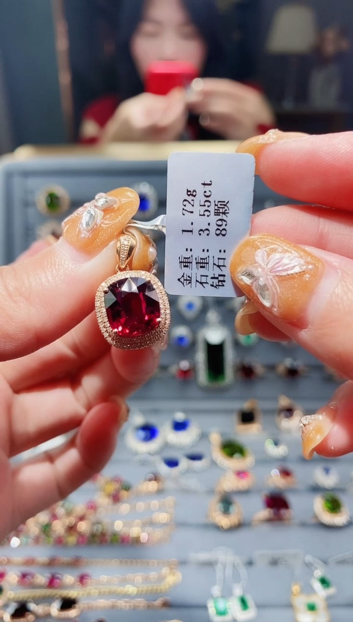 【闪购商品】碧玺颈饰18K金镶嵌3.55ct