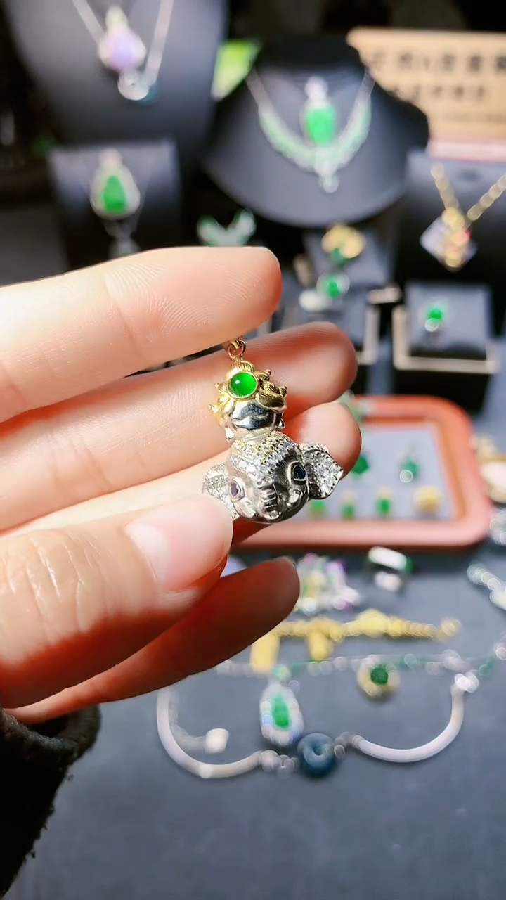 【闪购商品】翡翠吊坠(赠链)未镶嵌吊坠