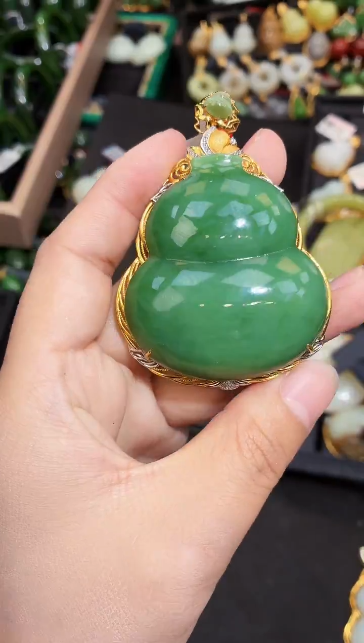 吊坠(赠链)18K金镶嵌和田玉多样性发一