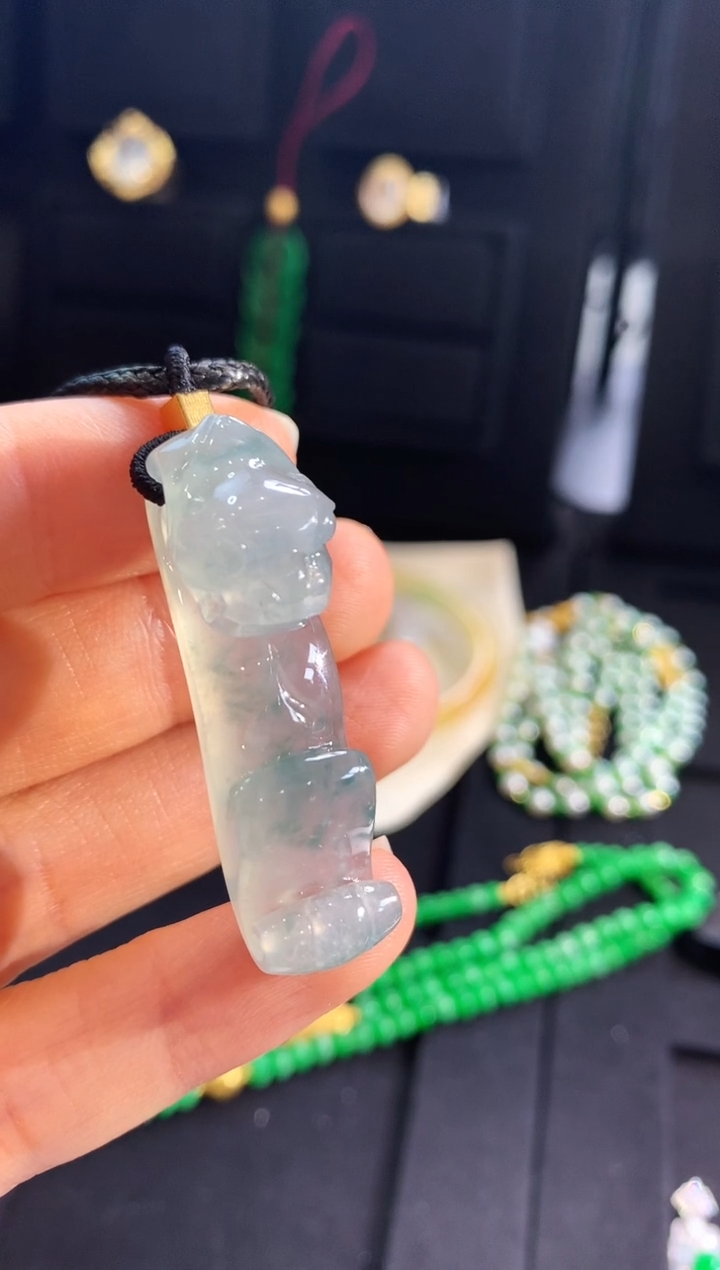 【闪购商品】翡翠颈饰未镶嵌吊坠