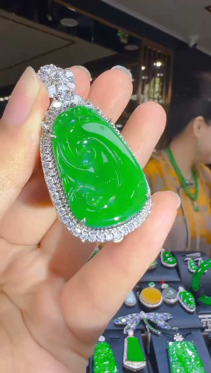 翡翠银S925镶嵌吊坠(赠链)092(多样性发货发其一)