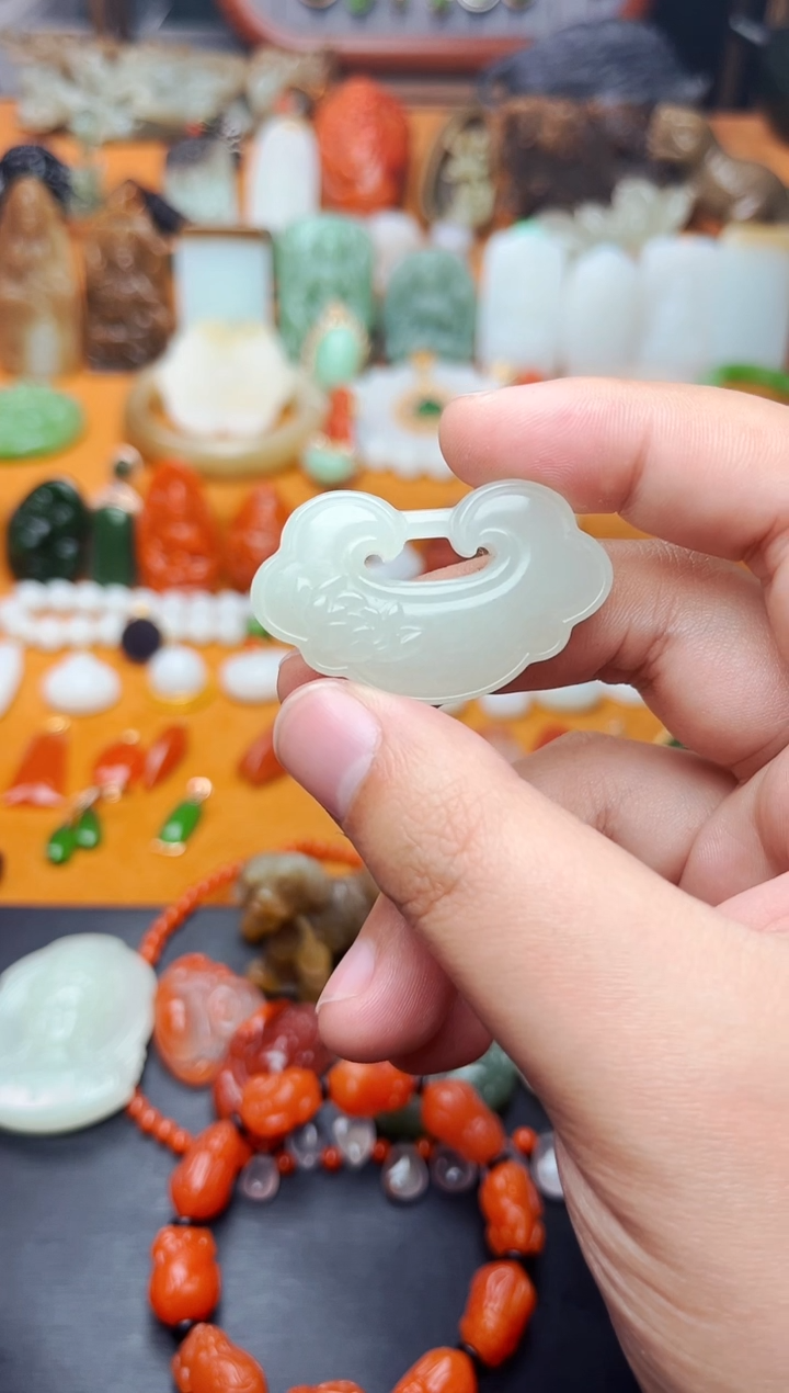 【闪购商品】和田玉颈饰未镶嵌如意锁 01