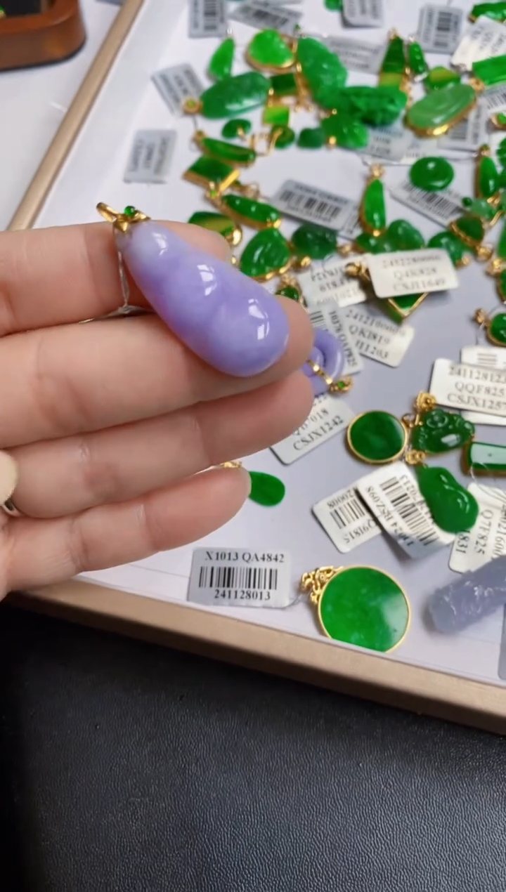 【闪购商品】翡翠颈饰18K金镶嵌豆