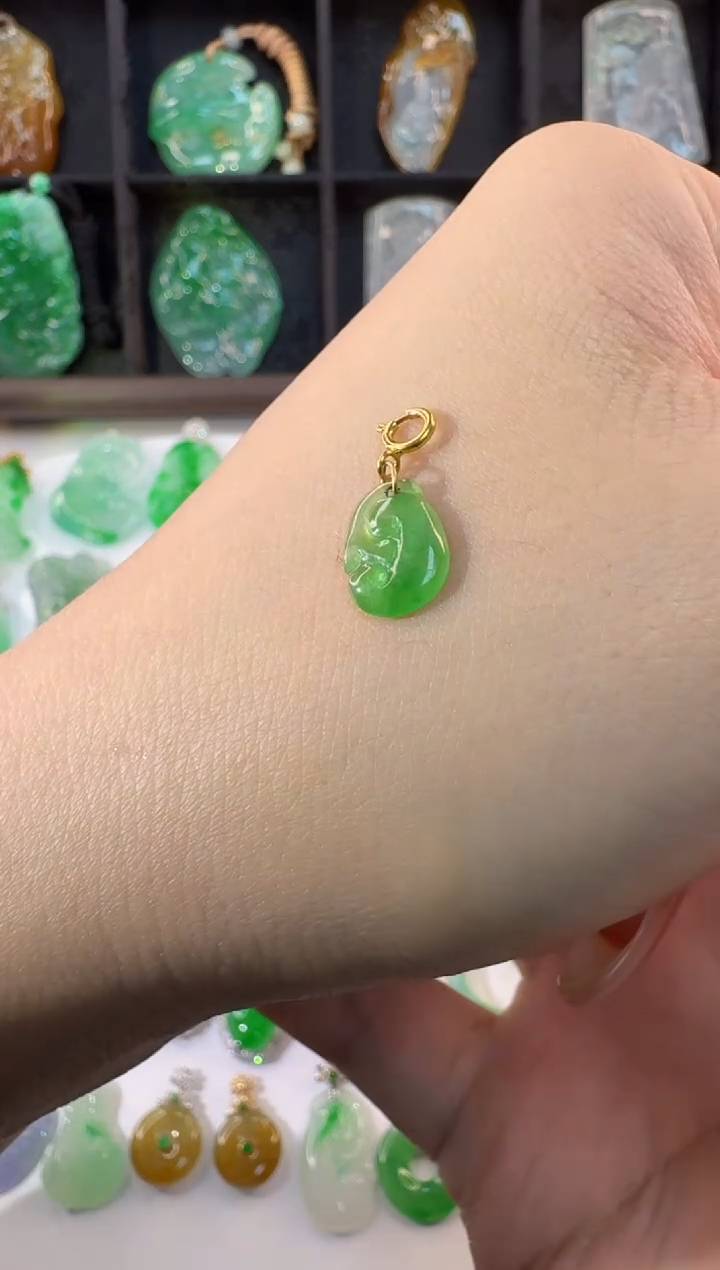 颈饰18K金镶嵌翡翠缅甸A货翡翠